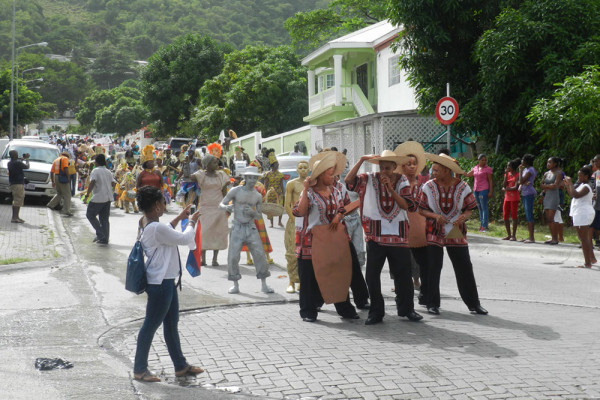 Cultural parade through St Peters Streets  – ilandvibez – st maarten agriculture 20140701210