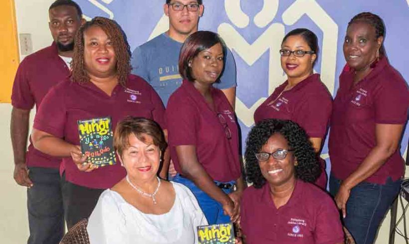 Book presentation of “Mingi ye mago malbado” to the Philipsburg Jubilee Library by Yolanda Croes.